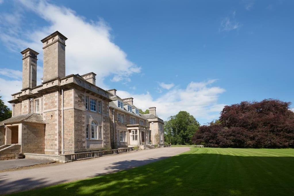 Idyllic 12 Bedroom Country Home Forres Exterior photo